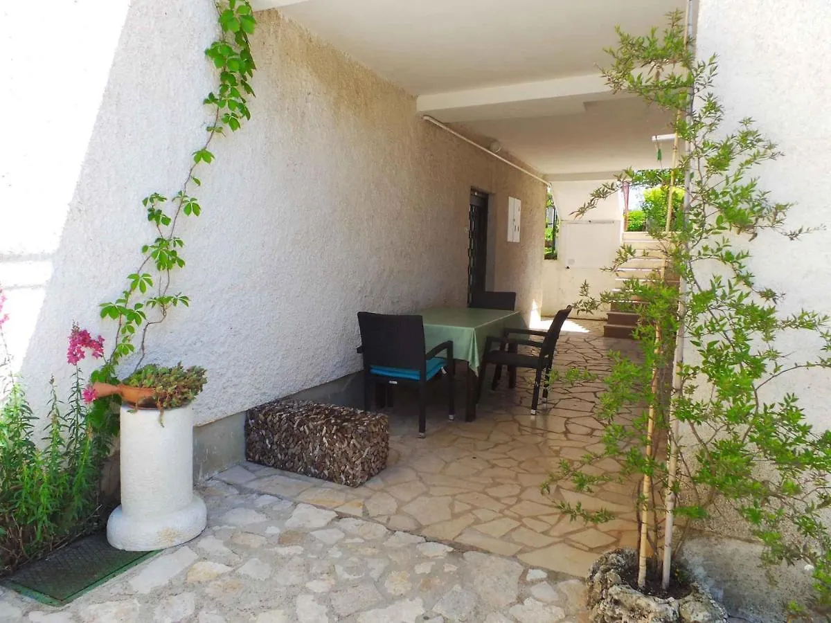 Apartments Pjescana Uvala/Istrien 17335