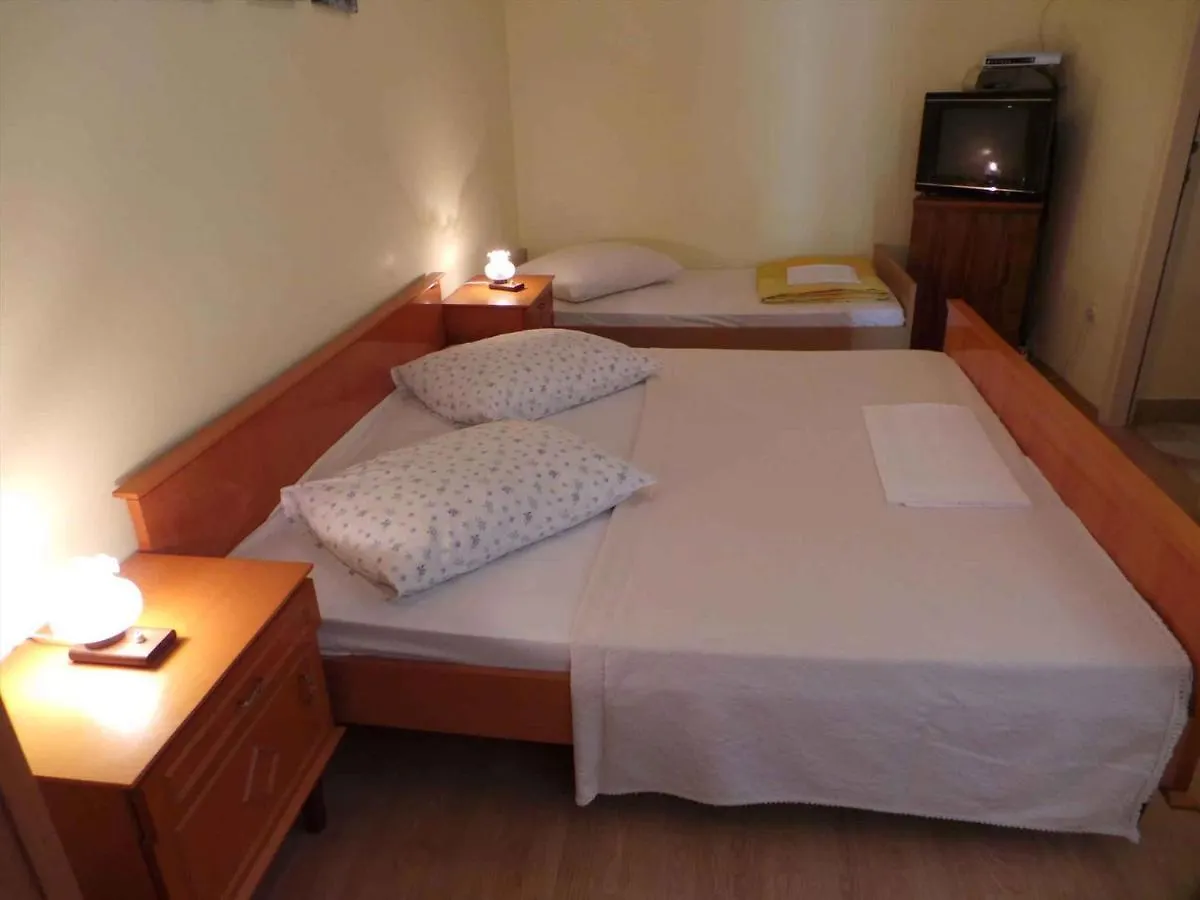 Apartments Pjescana Uvala/Istrien 17335